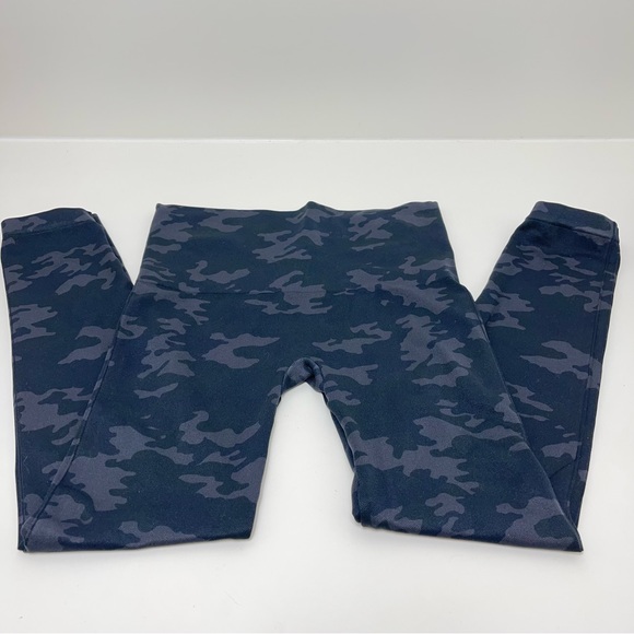 Spanx seamless black camo “look at me now” leggings sz XL excellent condition! - Picture 2 of 6